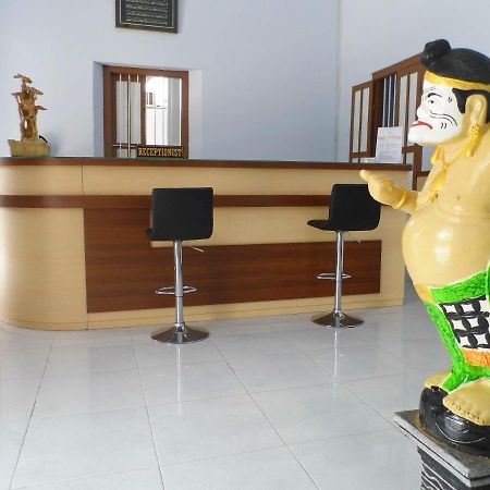 Hotel Ilhami Blitar Εξωτερικό φωτογραφία