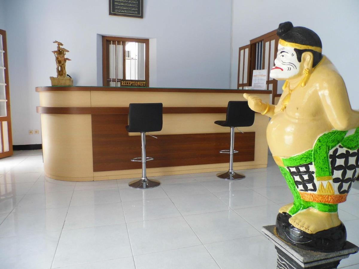 Hotel Ilhami Blitar Εξωτερικό φωτογραφία